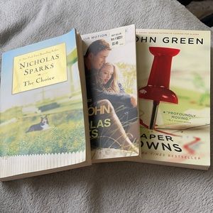 Book bundle Papertowns, Dear John, and The Choice